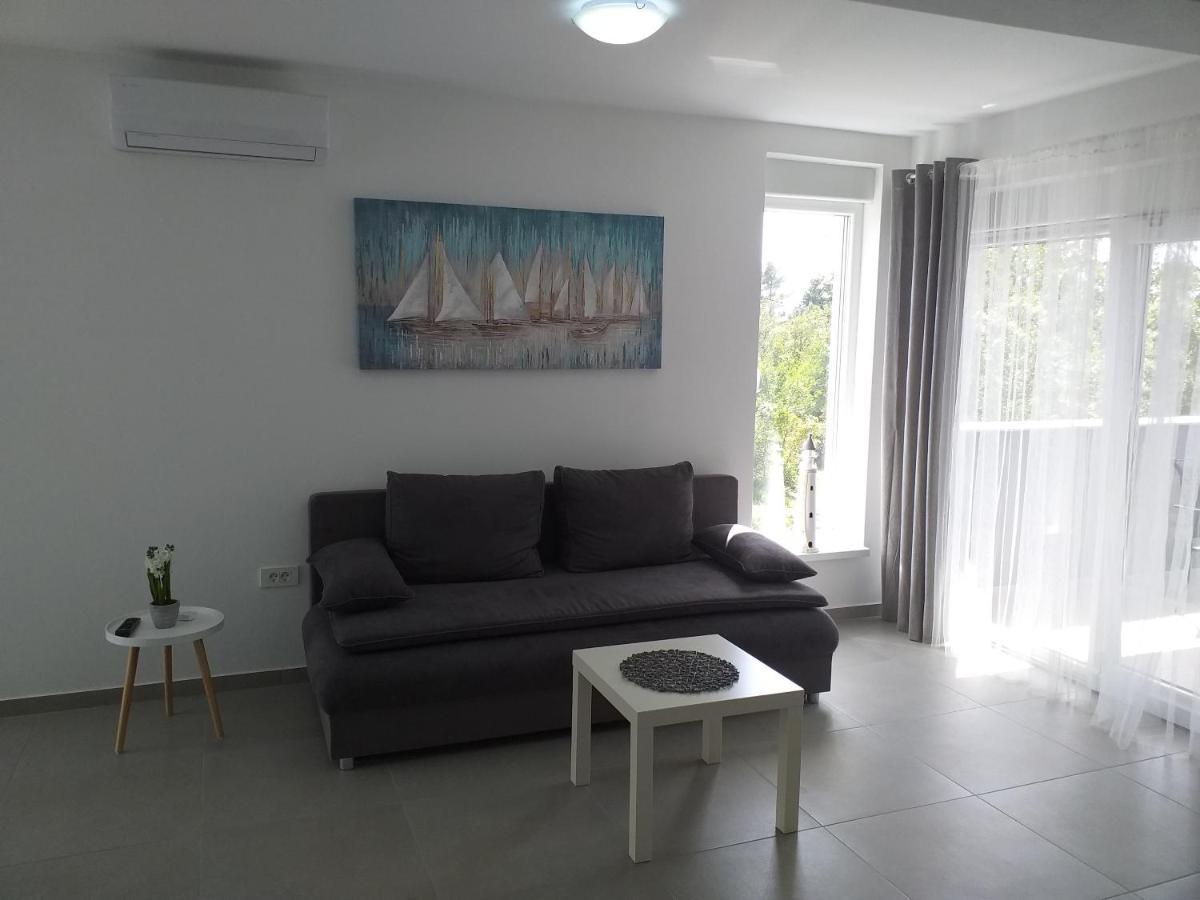 Apartments Bucica Dvori Starigrad Paklenica Exterior photo