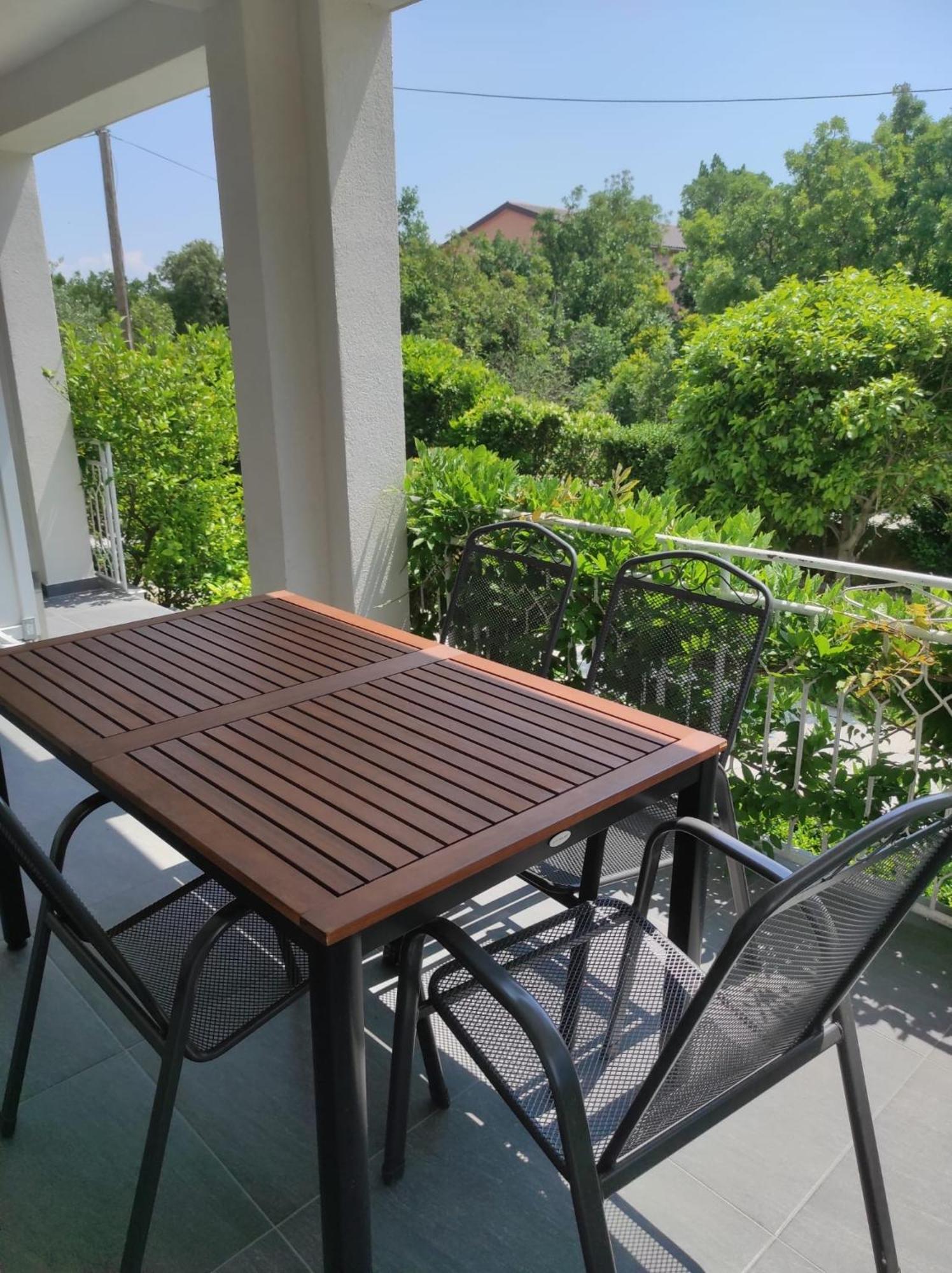 Apartments Bucica Dvori Starigrad Paklenica Exterior photo